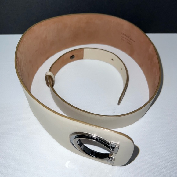 Salvatore Ferragamo cream Leather wide belt. Never worn. - Picture 6 of 8